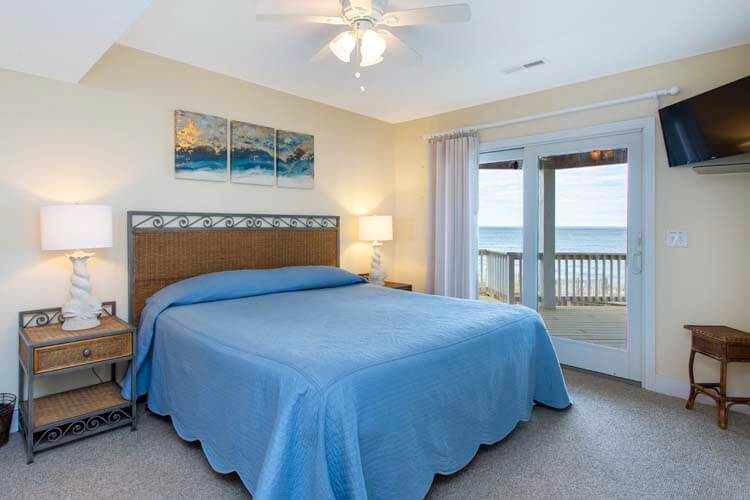 1st Floor King with Private Bath