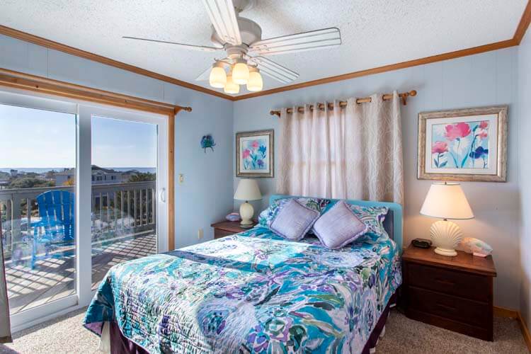 2nd Floor Queen with Shared Bath