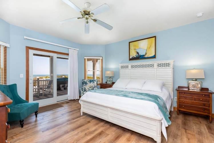 1st Floor King with Private Bath