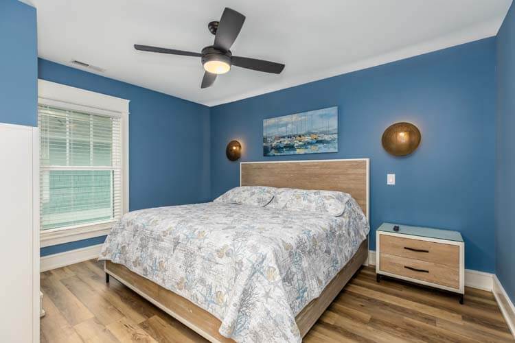 2nd Floor King with Private Bath