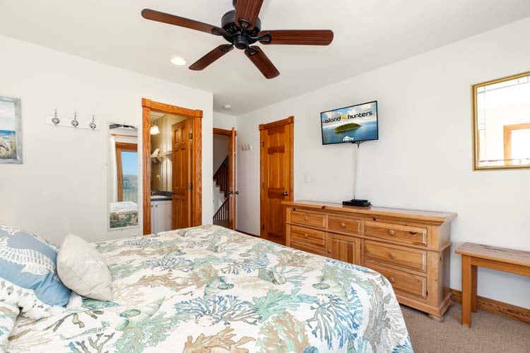 1st Floor King with Private Bath