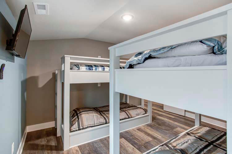 3rd Floor Twin Bunks with Private Bath (22)