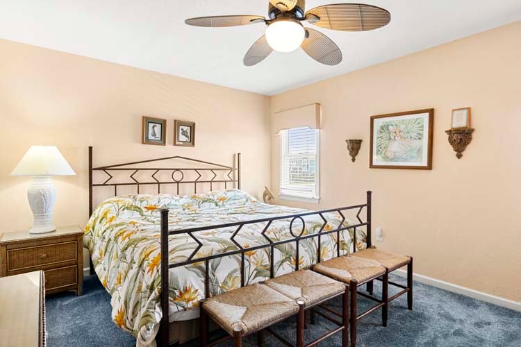 1st Floor King with Shared Bath