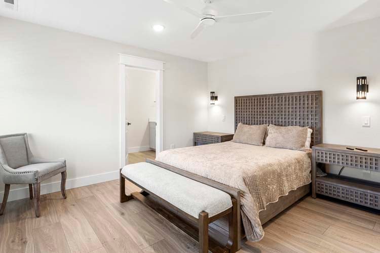 2nd Floor Queen with Private Bath (1)