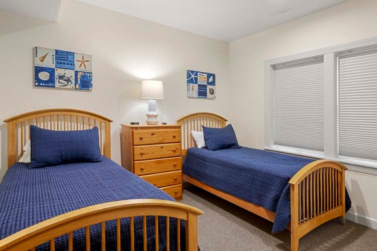 Ground Floor Twins with Shared Bath (10)