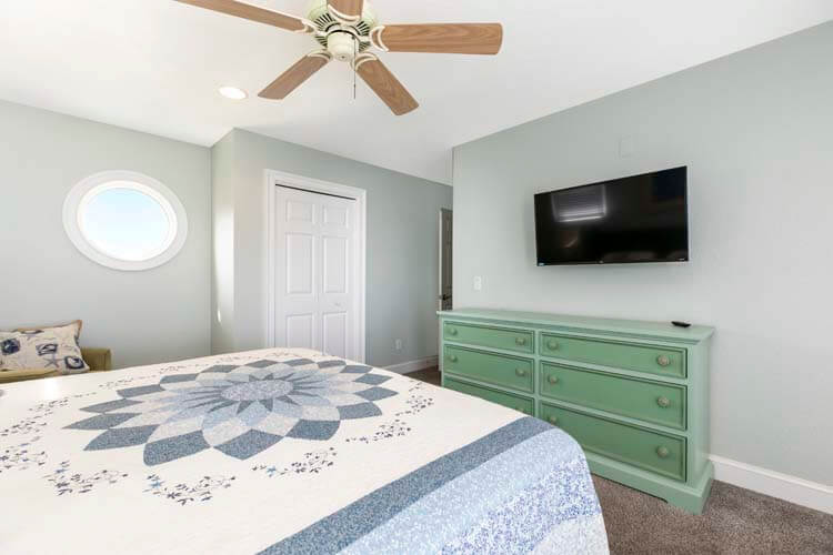 1st Floor King with Private Bath