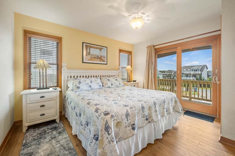 1st Floor King with Private Bath