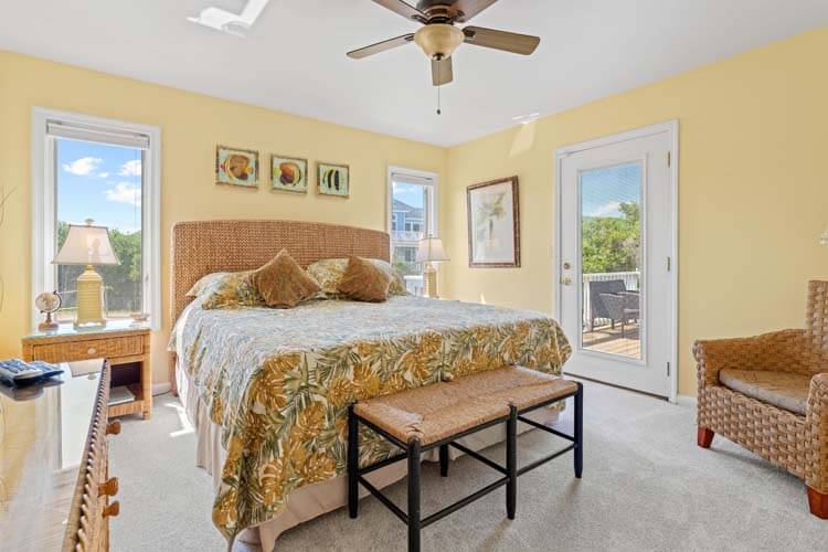 1st Floor King with Shared Bath