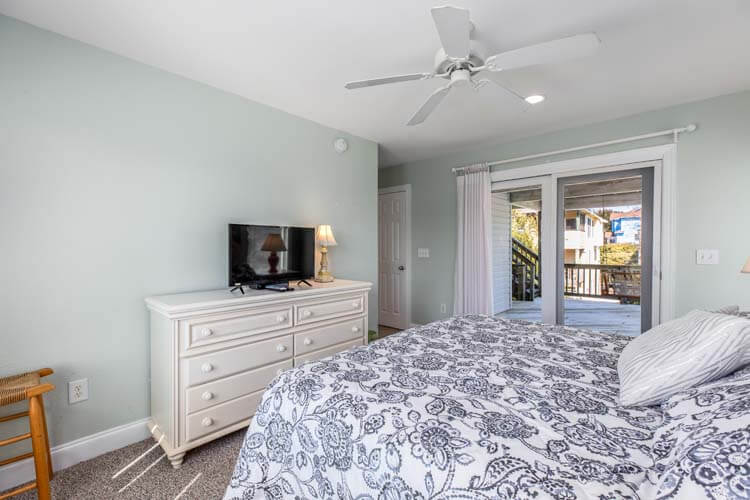 1st Floor King with Private Bath