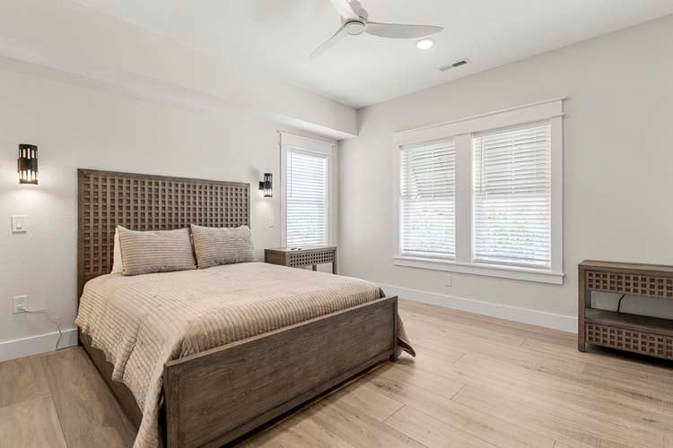 1st Floor Queen with Private Bath (9)