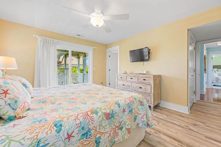 1st Floor King with Private Bath