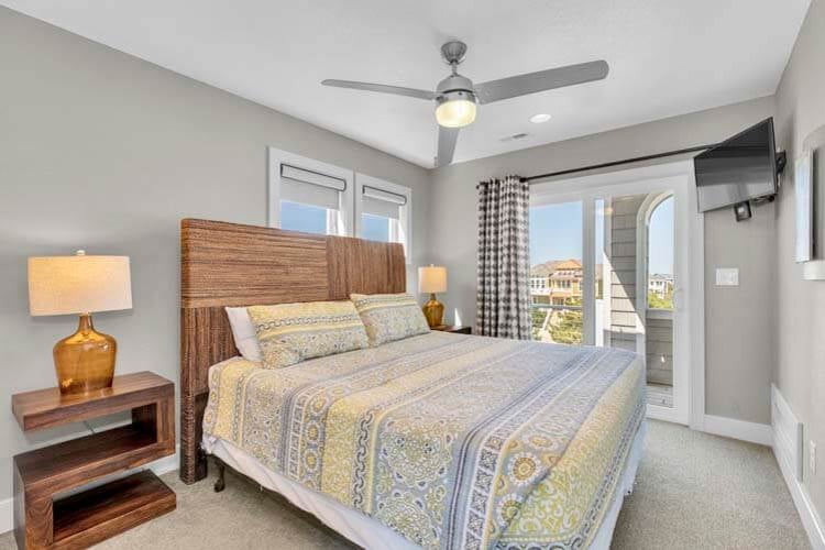 2nd Floor King with Private Bath