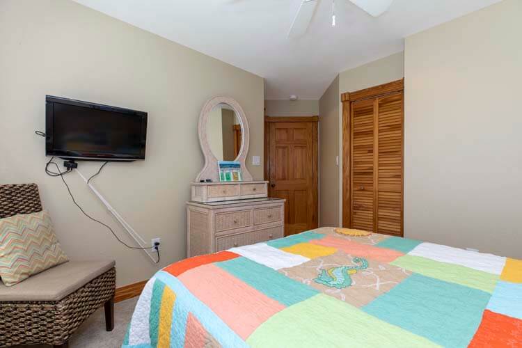 1st Floor Queen with Private Bath