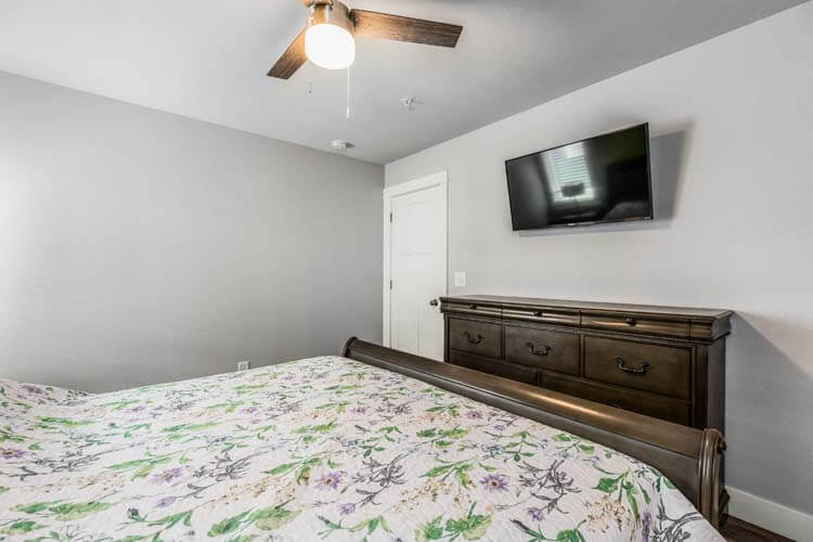 1st Floor King with Private Bath