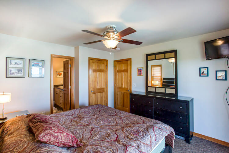 1st Floor King with Private Bath