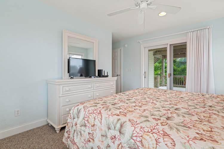 1st Floor King with Private Bath