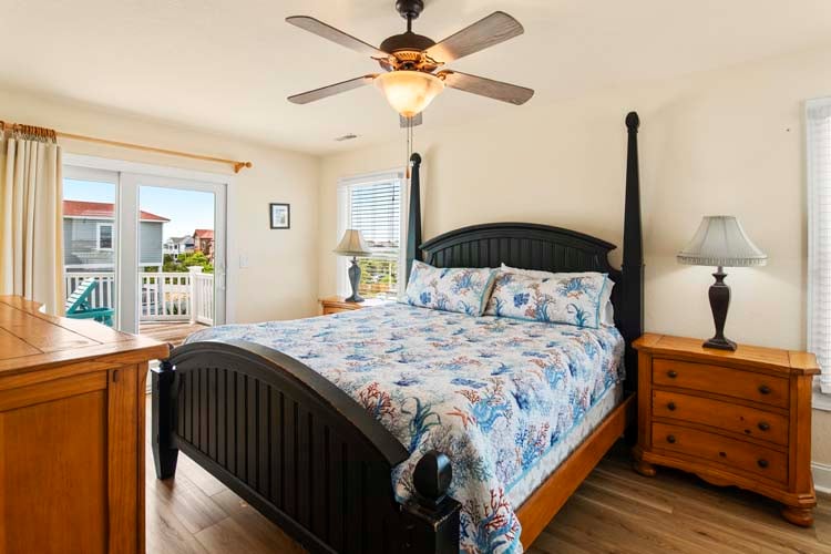 2nd Floor King with Private Bath