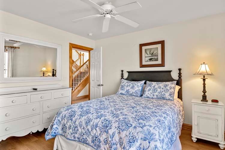 1st Floor Queen with Private Bath