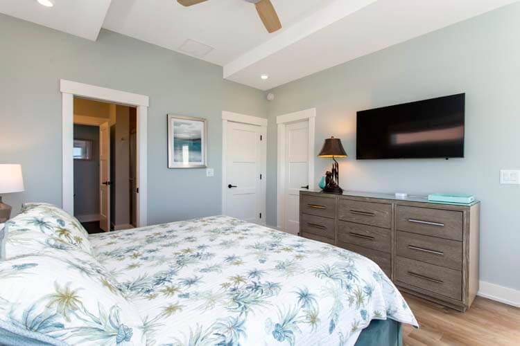 2nd Floor King with Private Bath