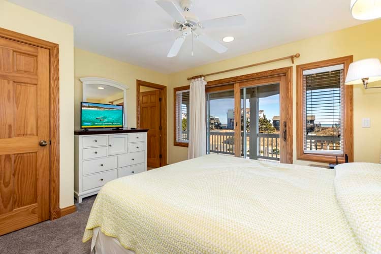 1st Floor King with Private Bath