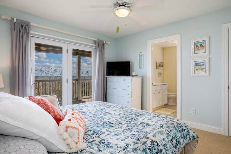 1st Floor King with Private Bath