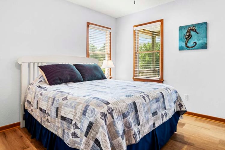 1st Floor Queen with Private Bath