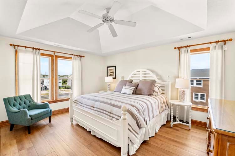 2nd Floor King with Private Bath