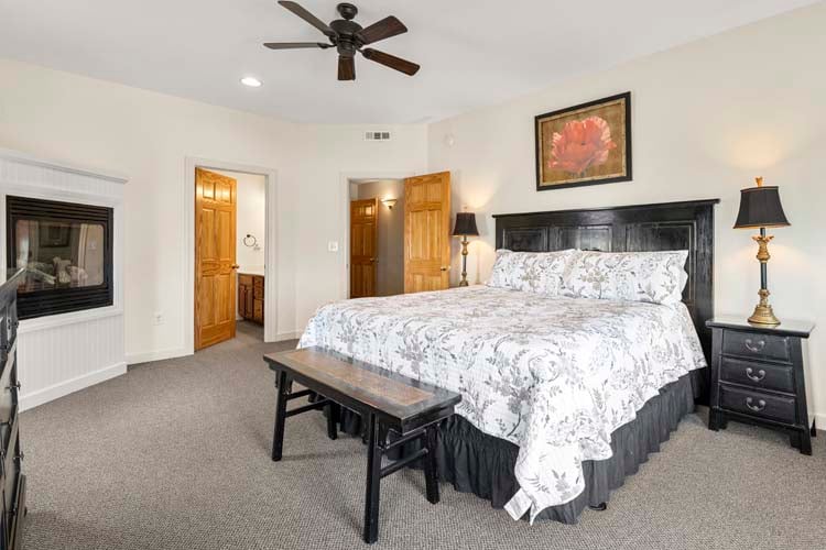 1st Floor King with Private Bath (7)