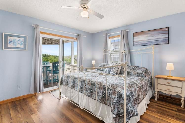 1st Floor King with Private Bath