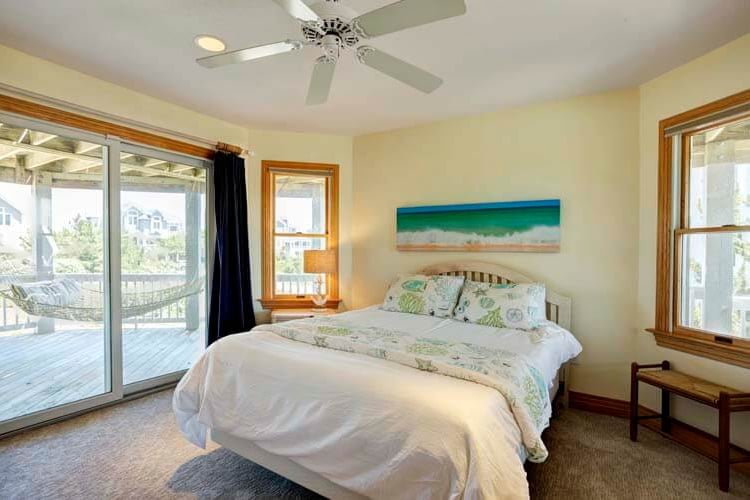 1st Floor Queen with Shared Bath