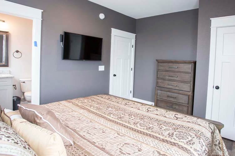 1st Floor King with Private Bath (5)