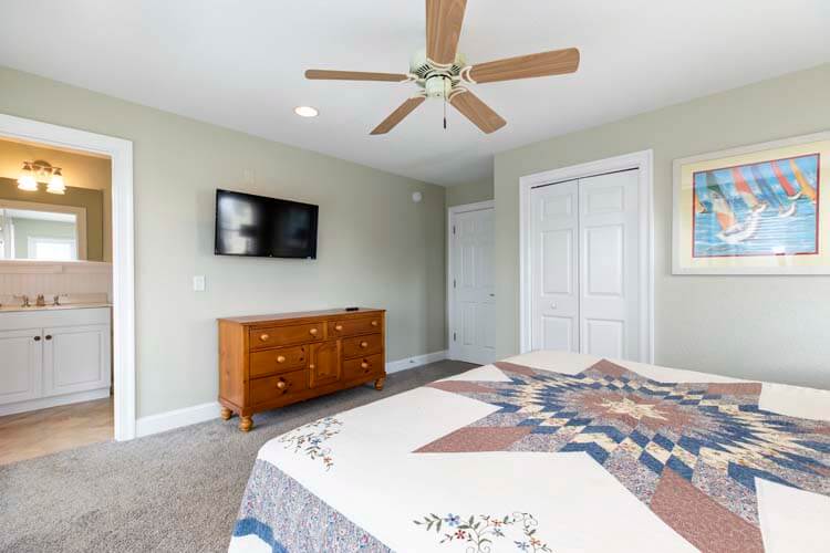 1st Floor King with Private Bath