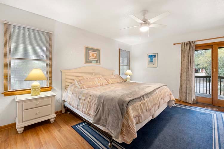 1st Floor King with Private Bath