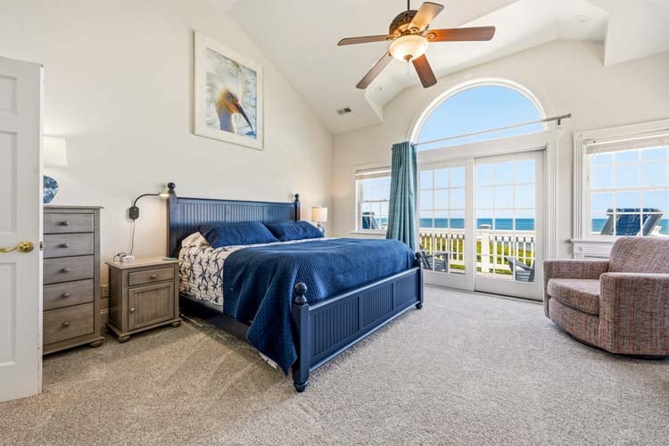 2nd Floor King with Private Bath