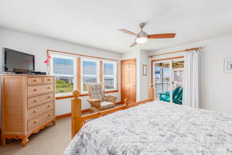 1st Floor King with Private Bath