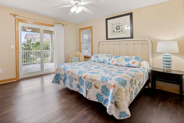 1st Floor King with Private Bath