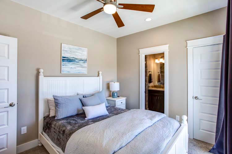 1st Floor Queen with Private Bath