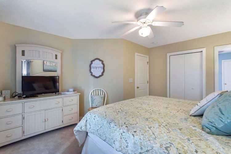 1st Floor King with Private Bath