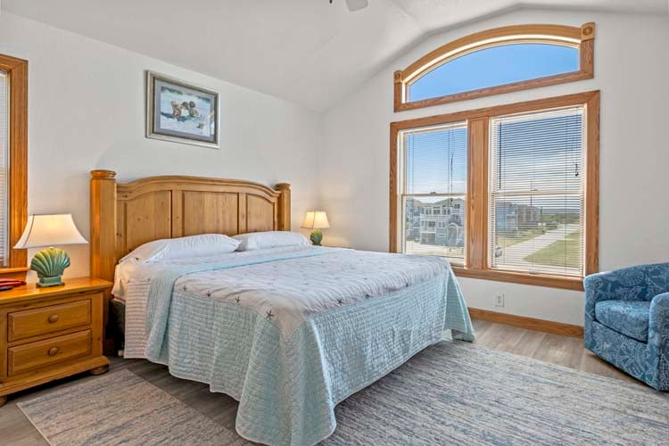 2nd Floor King with Private Bath