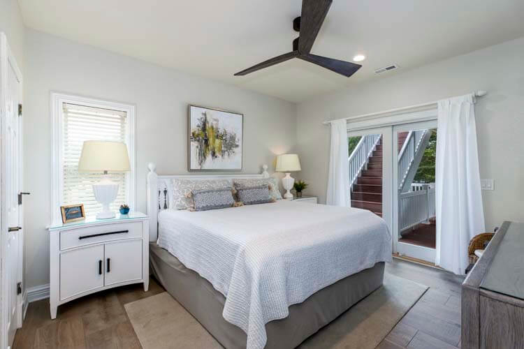 1st Floor King with Private Bath