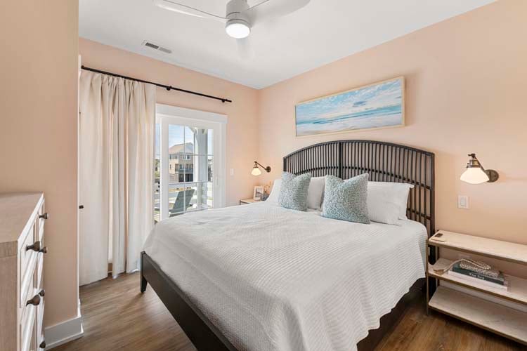 1st Floor King with Shared Bath