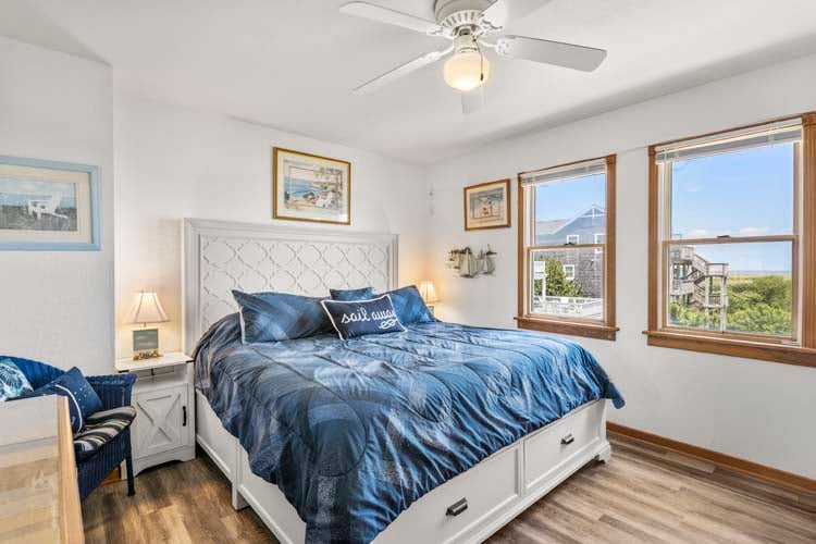 1st Floor King with Private Bath