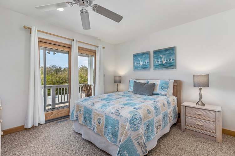 1st Floor Queen with Shared Bath