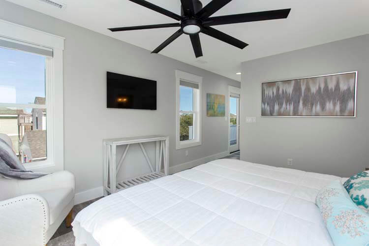 2nd Floor King with Private Bath