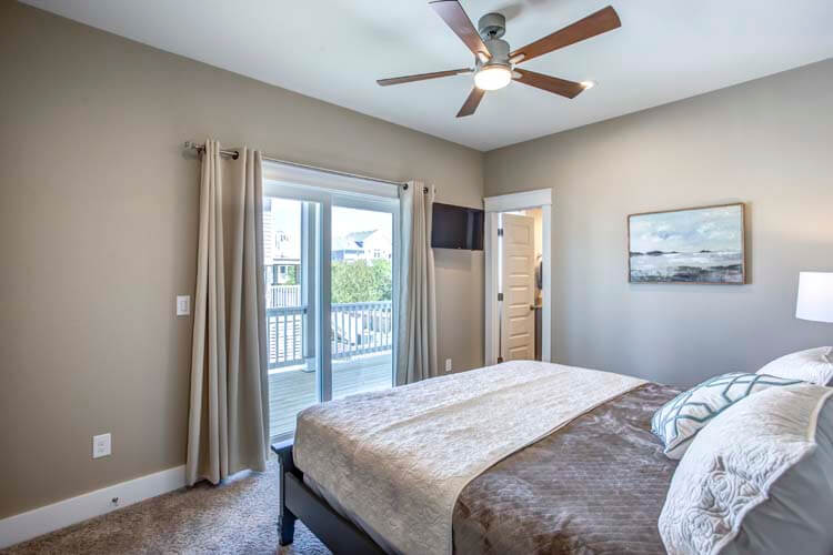 1st Floor King with Private Bath