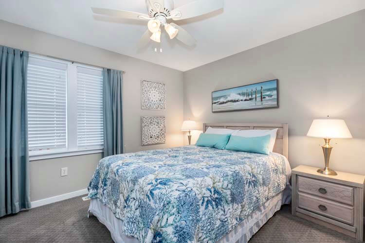 1st Floor Queen Bedroom