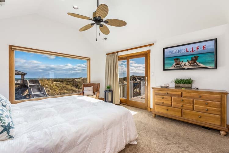 2nd Floor King with Private Bath