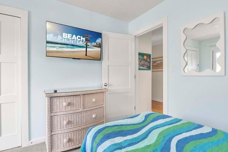 1st Floor King/Twins Bedroom