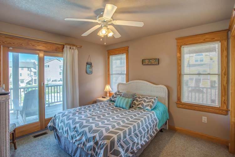 1st Floor Queen with Shared Bath