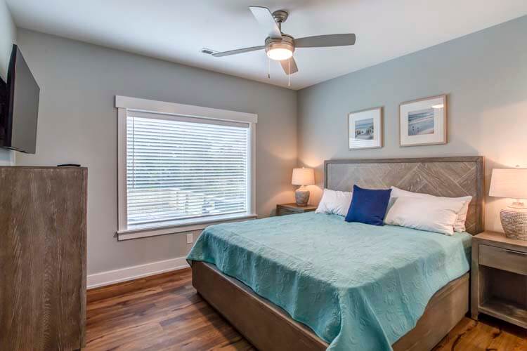 Ground Floor King with Private Bath